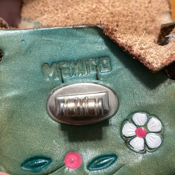 Vintage Mexico Mini Tooled Leather Coin Purse Floral Green Small Handbag Strap - Picture 8 of 10